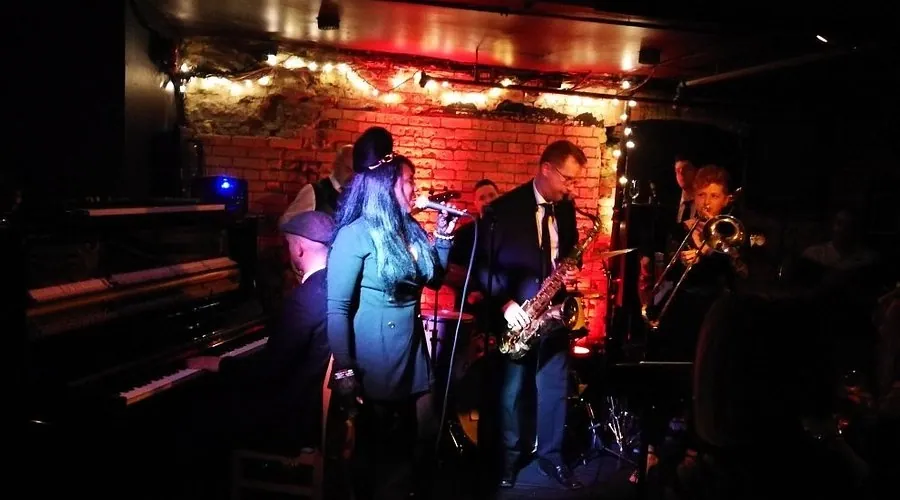Danny B à Reservoir Lounge