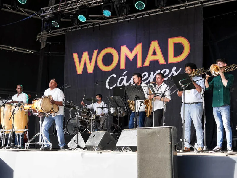 Pacombo Latino actuando en WOMAD Cáceres