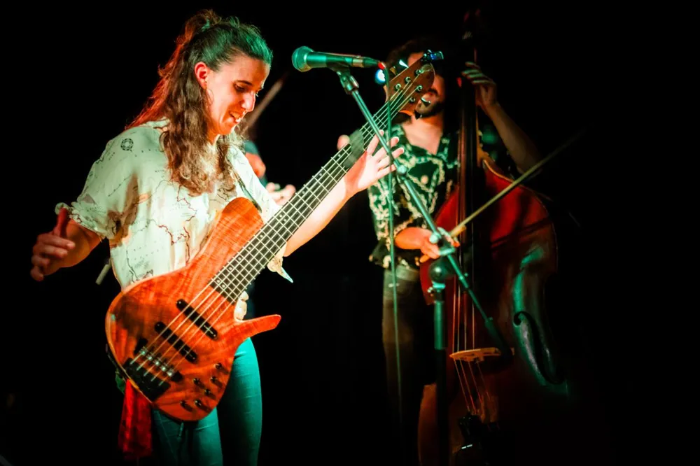 CLARA CANTORE (cantautora) 12€-15€ en Harlem Jazz Club