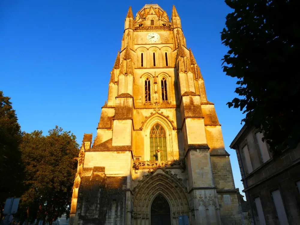 2 Pl. Saint-Pierre