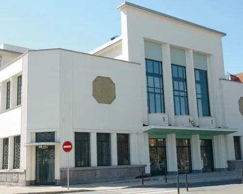 Place de l’Hôtel de Ville Salle des Fêtes (Maison des Associations)