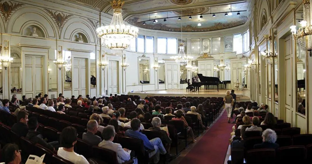 Salle de l'institut · Orléans