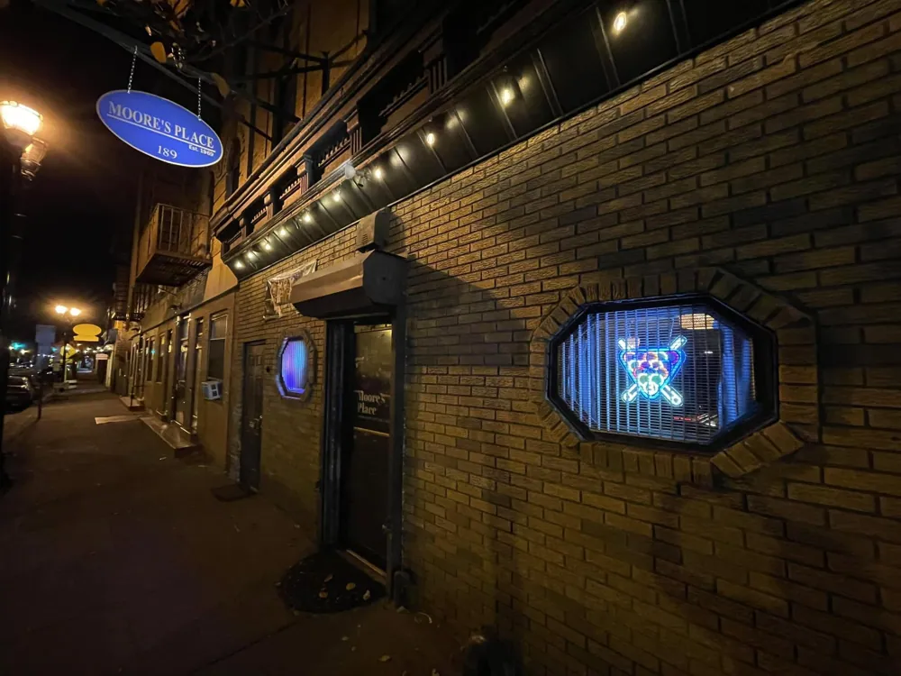 Moore's Lounge